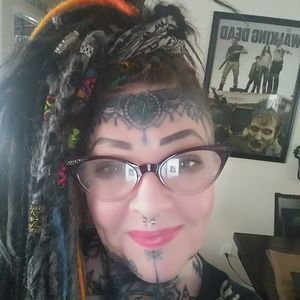 Meet your Posher, Lorraine